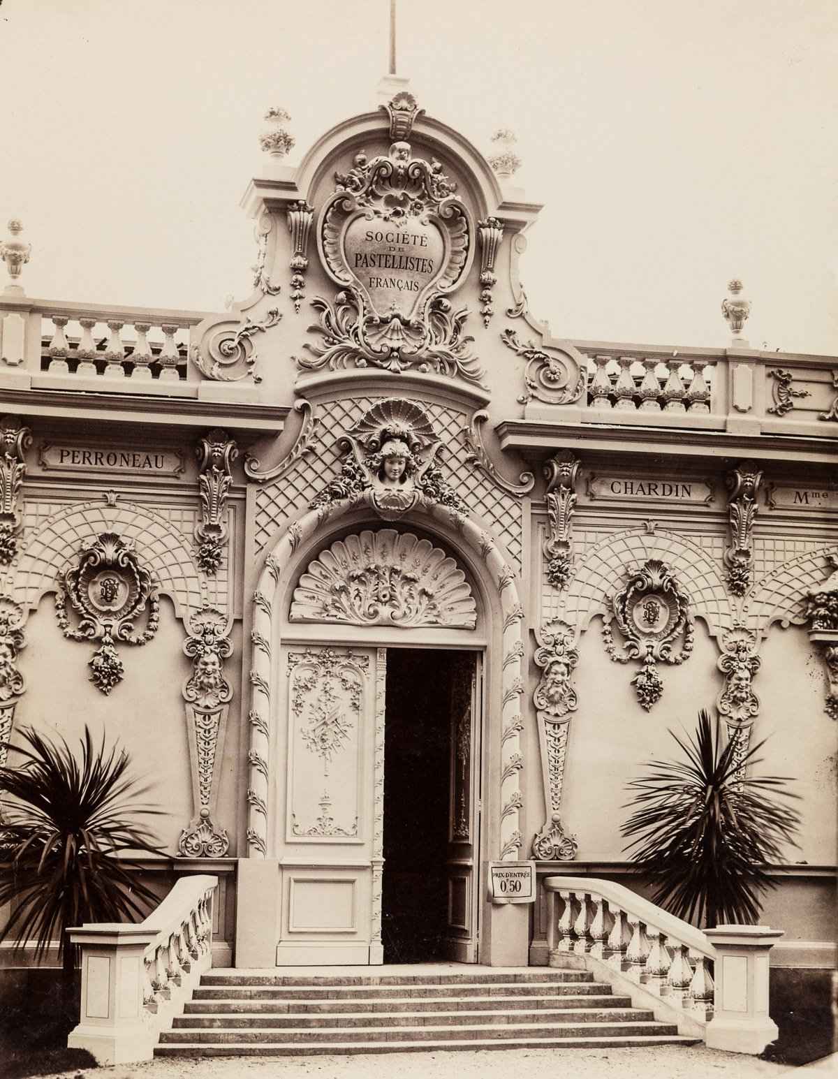 The entrance to an exhibition of French pastellists